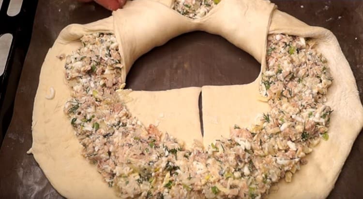 So you need to pinch the dough on this cake.