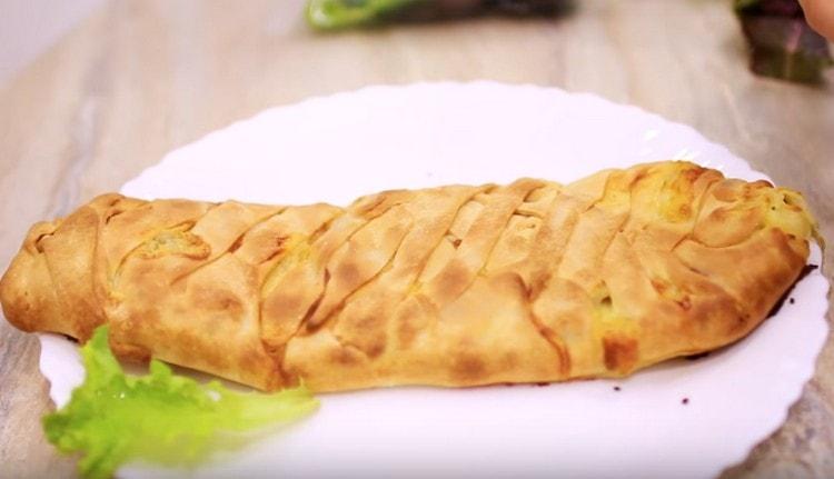 Before baking, you can grease the pie with an egg or sprinkle with butter and put in the oven.