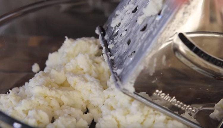 For the filling, grate the cheese.