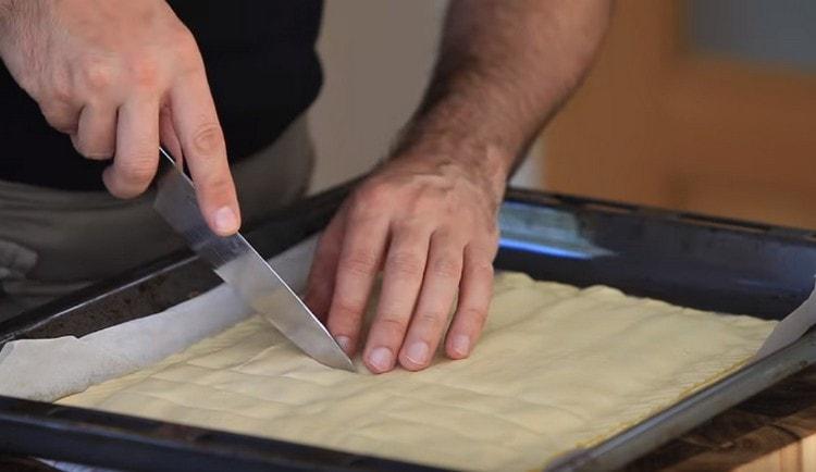 We make cuts in the cake to release steam.