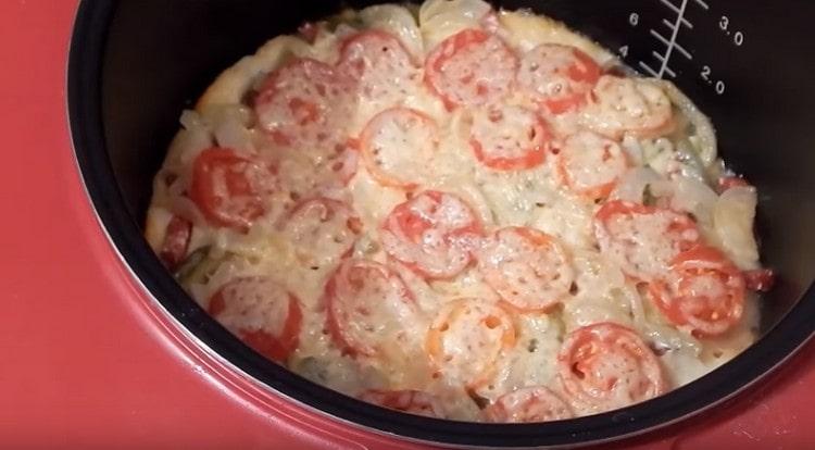 Pizza in a slow cooker should cool to make it convenient to take out.
