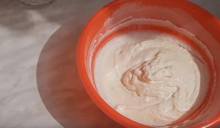 With a whisk, knead a thick test, like a pancake.