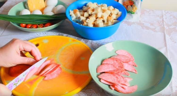 We cut the sausage in half circles.