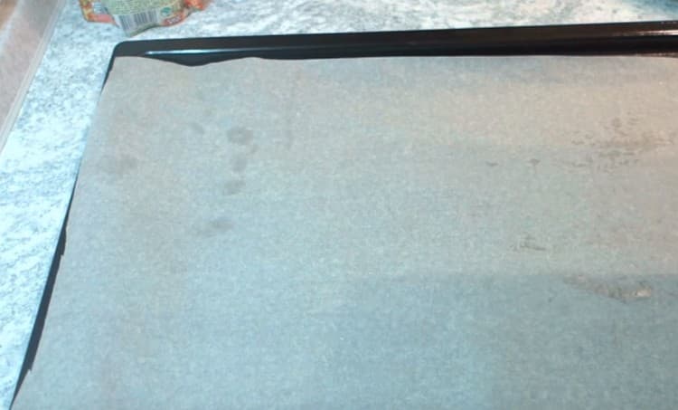 Cover the baking sheet with parchment paper.