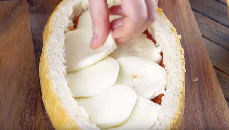 Spread slices of mozzarella cheese in the resulting boat.