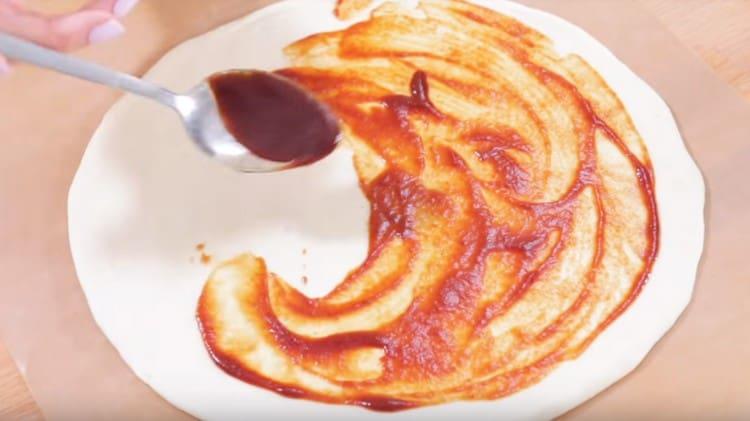 Lubricate the workpiece with tomato sauce.