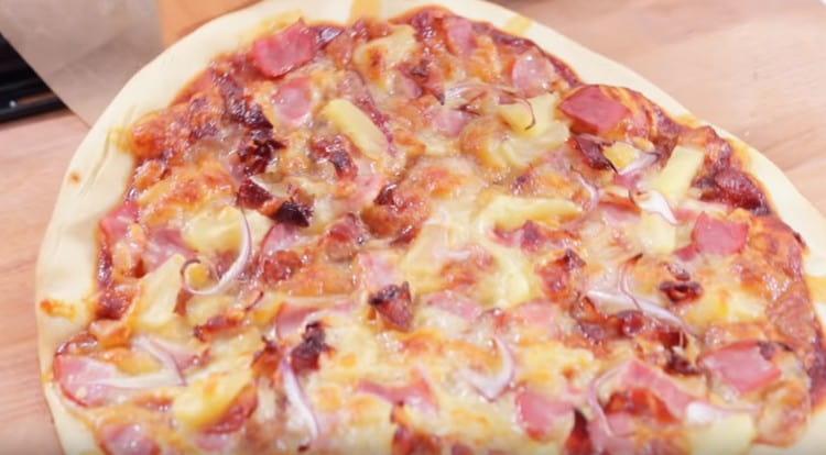 We send our pizza to the oven.