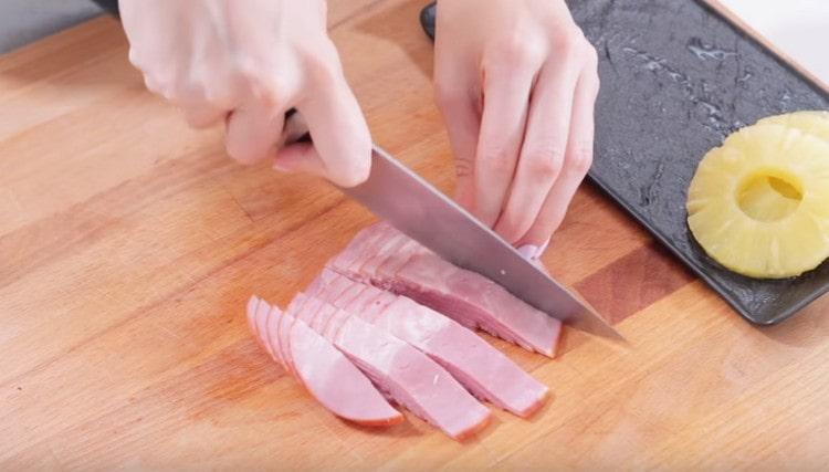 Cut the ham into small pieces.