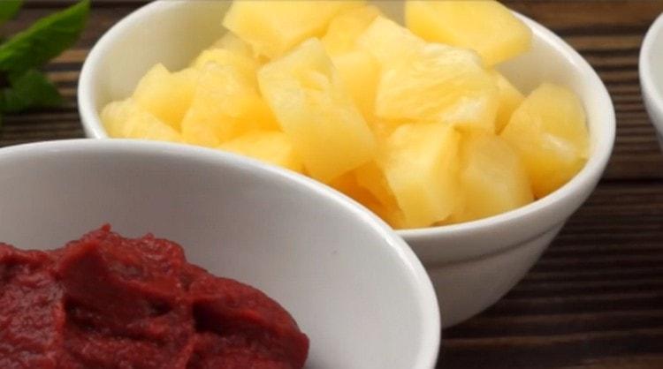 Prepare canned pineapple slices.