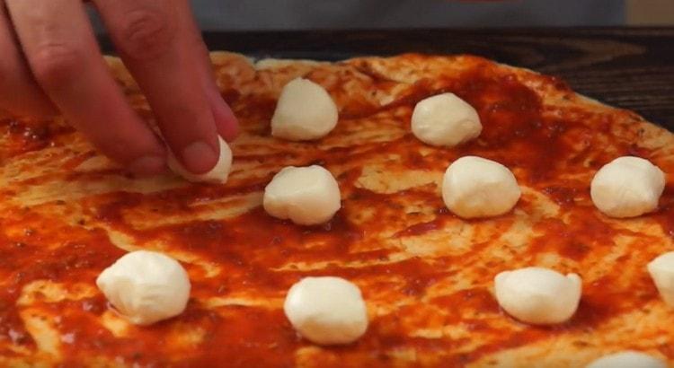 Evenly spread the mozzarella slices.
