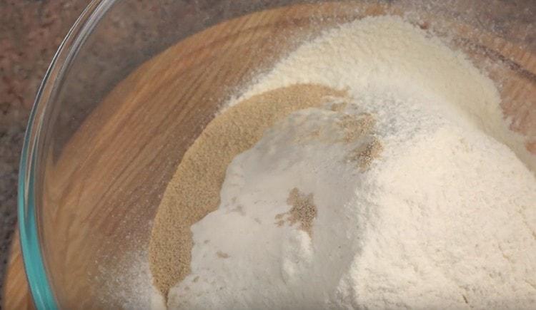 Add dry yeast to the flour, mix.