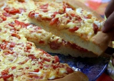 How to learn how to cook delicious pizza with sausage, cheese and tomatoes