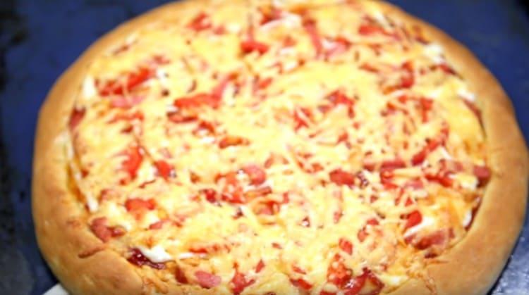 Pizza with sausage and cheese and tomatoes is ready!