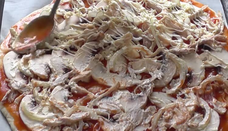 Lubricate the filling with a small amount of mayonnaise.