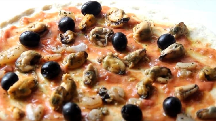 We lay out the sea cocktail, as well as olives, according to the test.