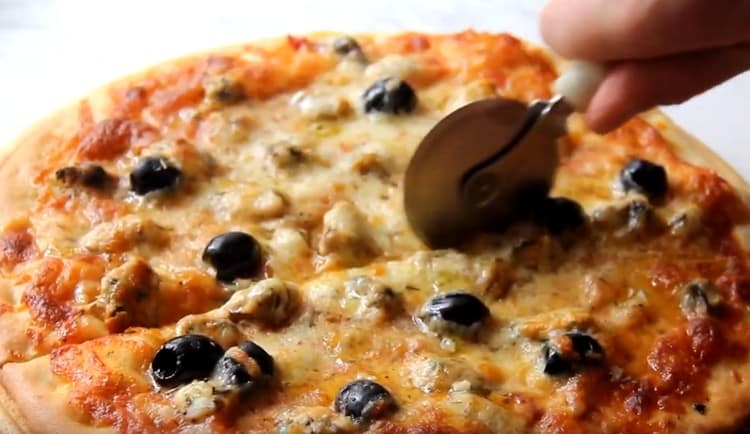 Such a pizza with seafood is sure to decorate any meal.