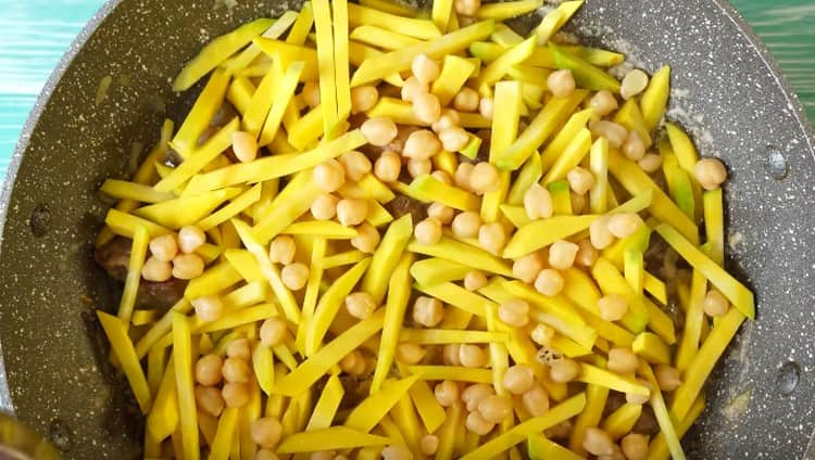 Add chickpeas over the carrots.