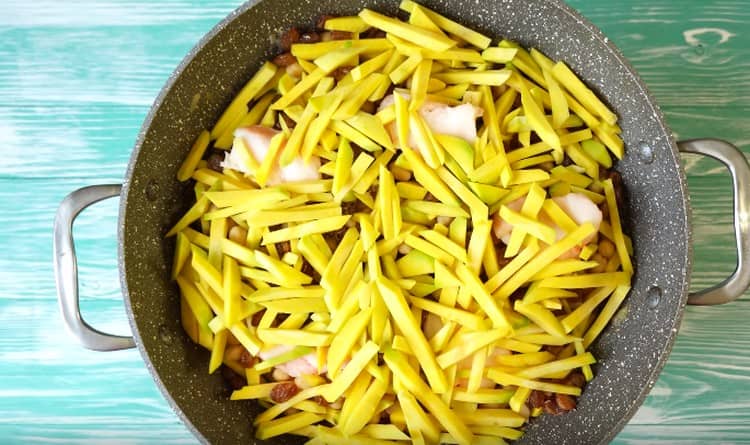 Add the remaining carrots.