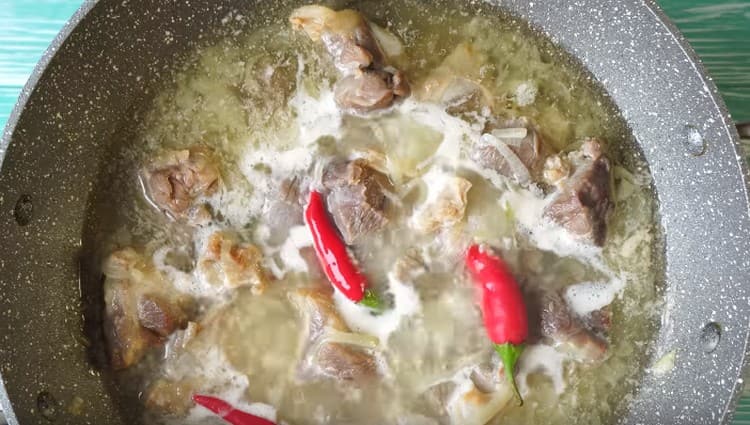 We lay three hot peppers.