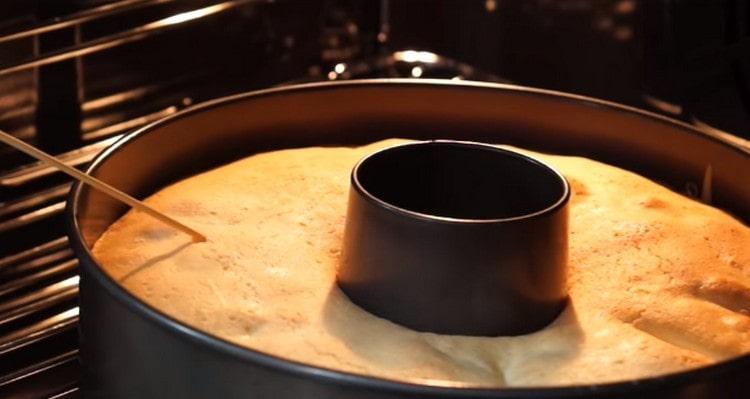 The readiness of the cake can be checked with a wooden speck.