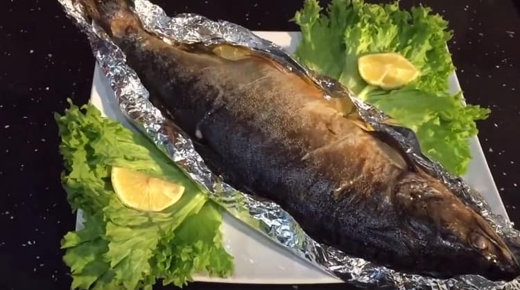 Such a recipe for pink salmon baked in the oven in foil. allows you to cook a restaurant level dish.