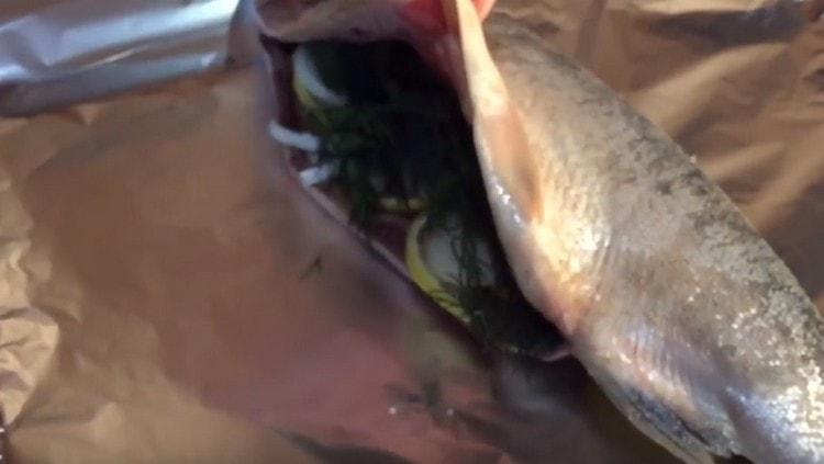 Inside the carcass lay onions, lemon slices and fresh dill.