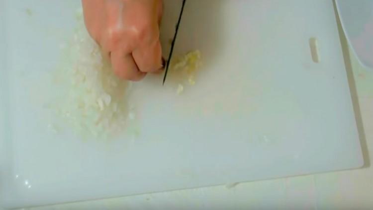 Grind onions and garlic.