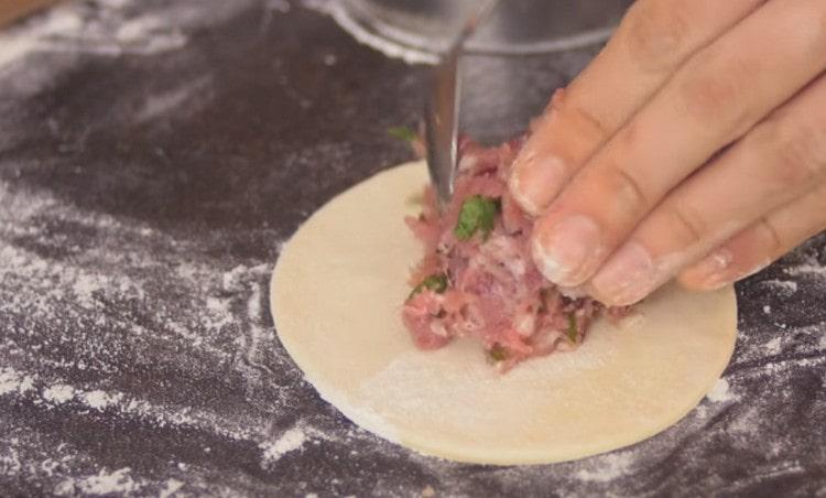 Put the stuffing on the center of each piece.