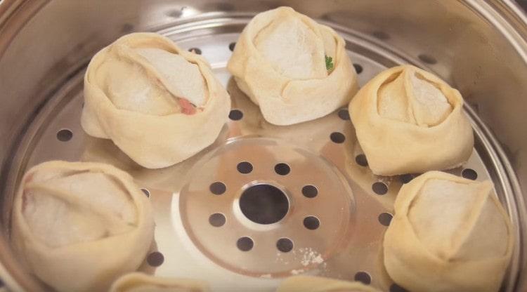 We put the manti in a double boiler.