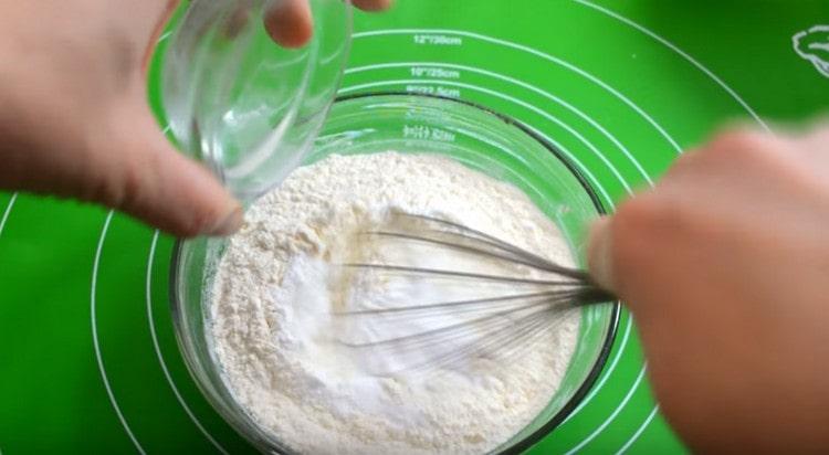 Mix flour with baking powder.