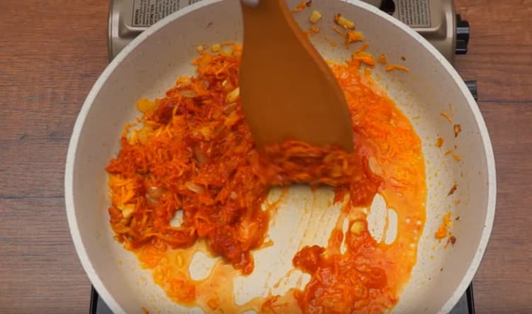 A few more minutes we cook and remove from the stove.