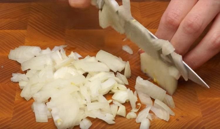 For frying, chop the onion.
