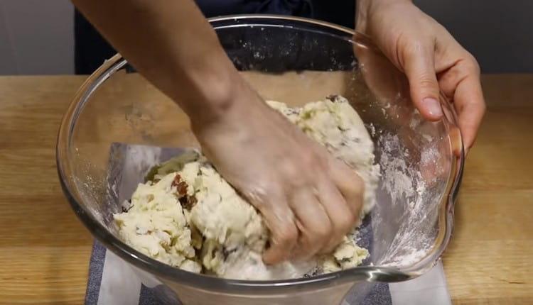 Add flour and knead the dough.