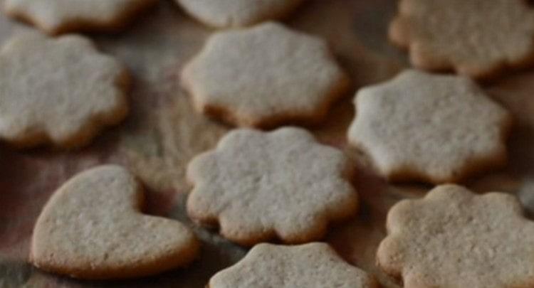 This cookie is baked very quickly, it is important not to dry it.