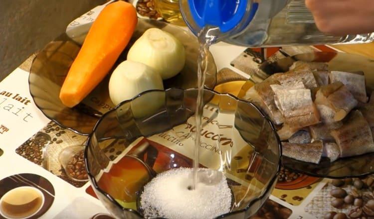 Dissolve sugar and salt in water.