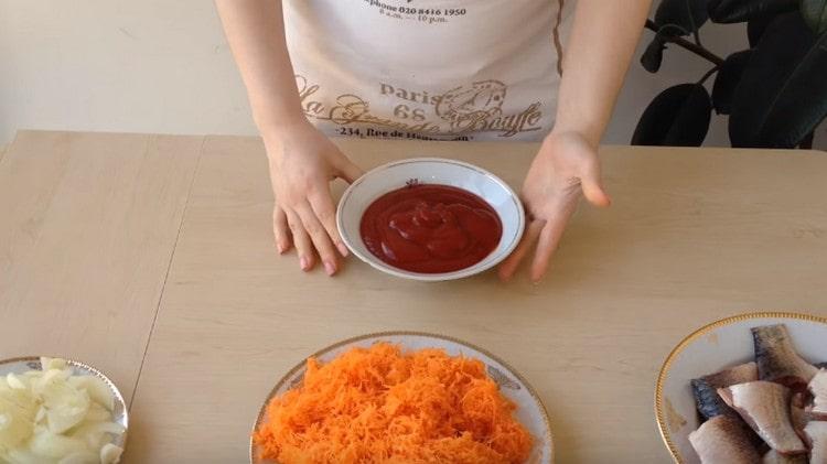 We will also need tomato sauce.