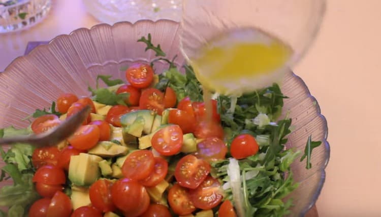 Water the vegetables with dressing and mix.