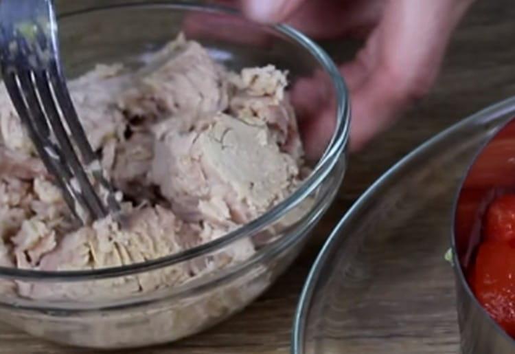 Open a can of canned tuna.