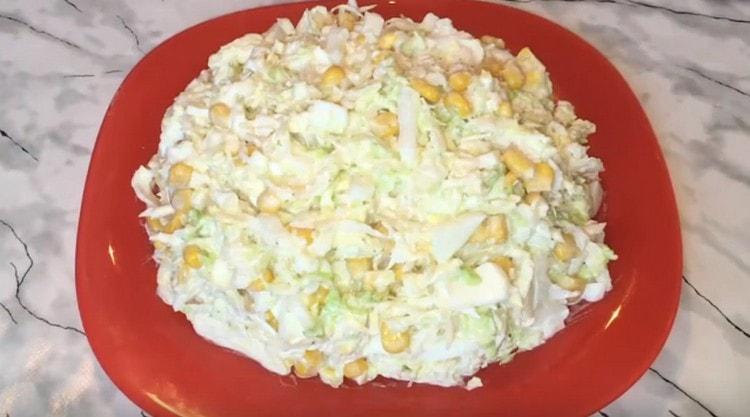Here is such a simple salad with Beijing cabbage and chicken breast can be prepared in a matter of minutes.