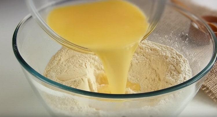 Introduce the liquid components into the flour.