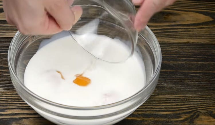 Add the yolks to the cream.