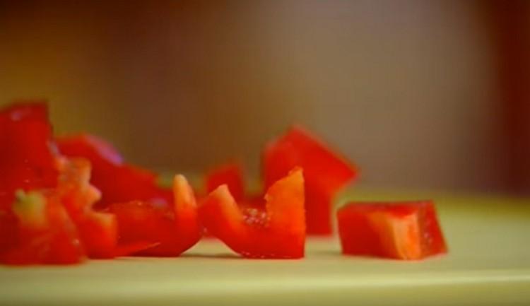 Chop the bell pepper into small pieces.