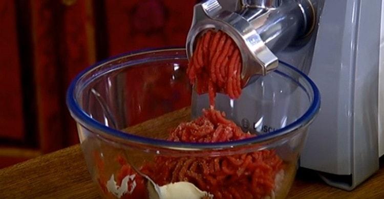 Add sour cream and tomato paste.