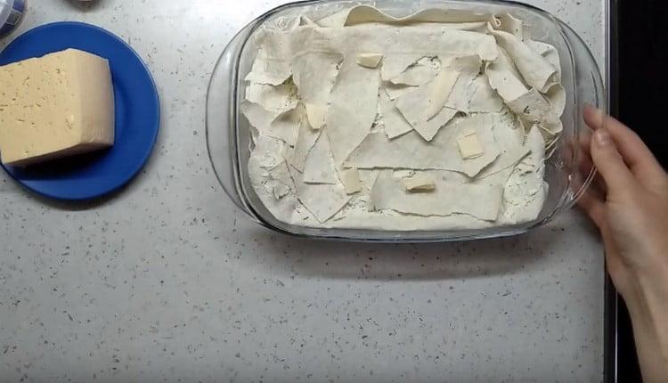 Put pieces of oil on top of the workpiece.