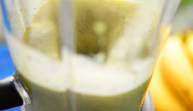 Beat the smoothie with a blender until smooth.