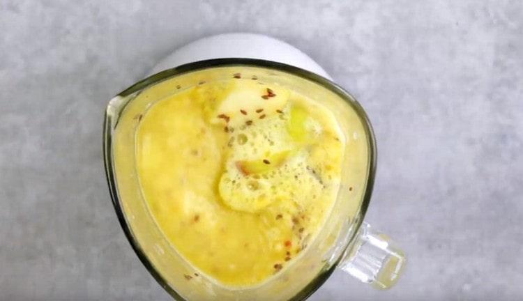 We interrupt the mass in a blender until smooth.