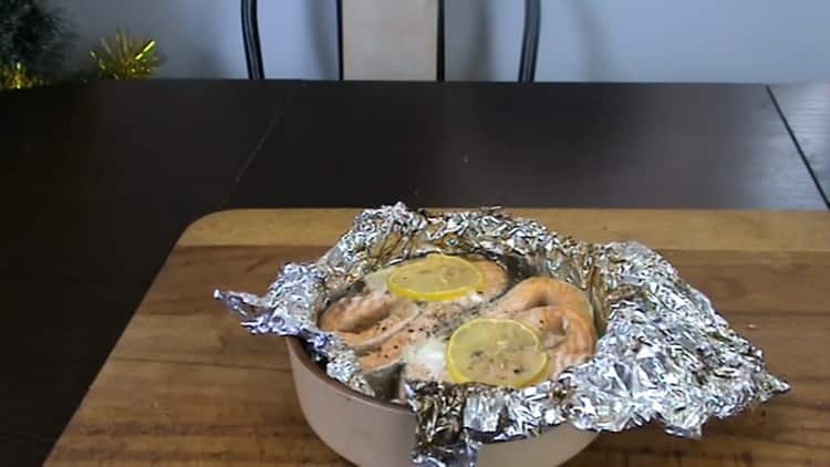 How to cook trout steaks in the oven