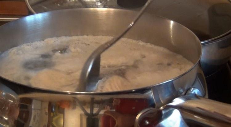 In the process of cooking, remove the resulting foam.