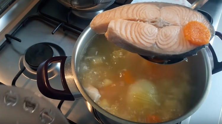 We take out the cooked fish.