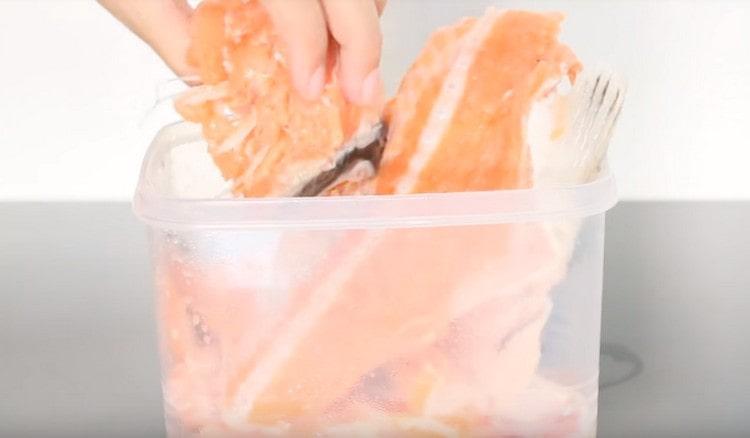 We divide the fish into portions.